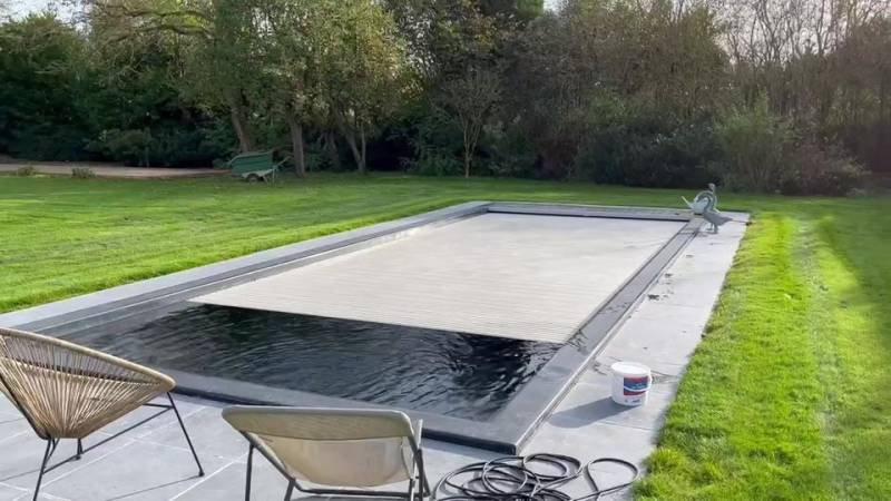Piscine avec volet immergé à Cysoing