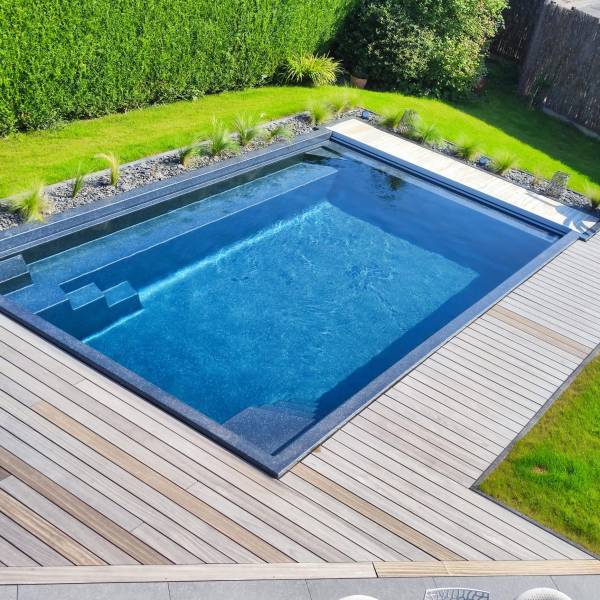 Piscine 7 m volet immergé à Wambrechies dans le Nord