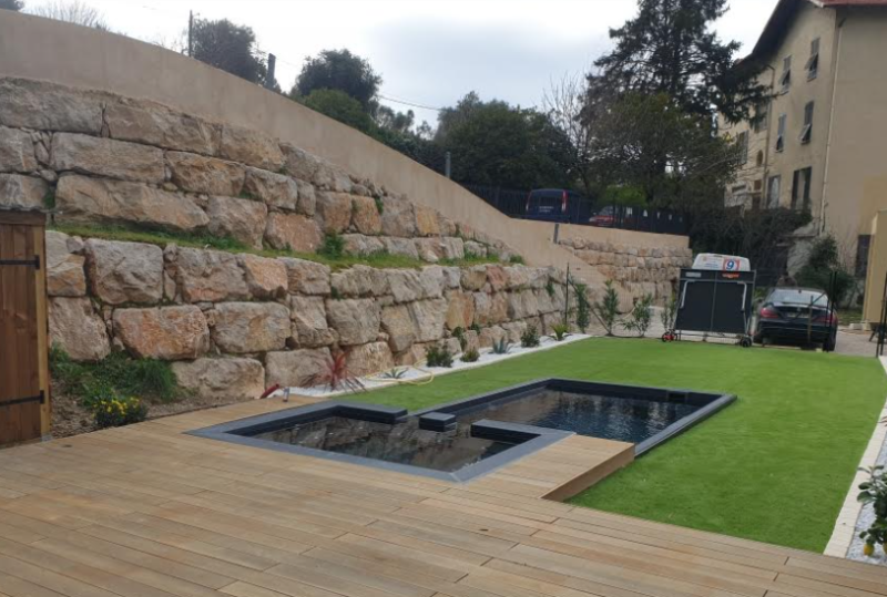 Mini piscine avec spa à débordement à Draguigan dans le Var
