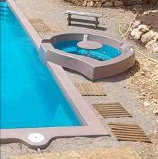 Spa à débordement dans piscine à Saint Raphael dans le Var