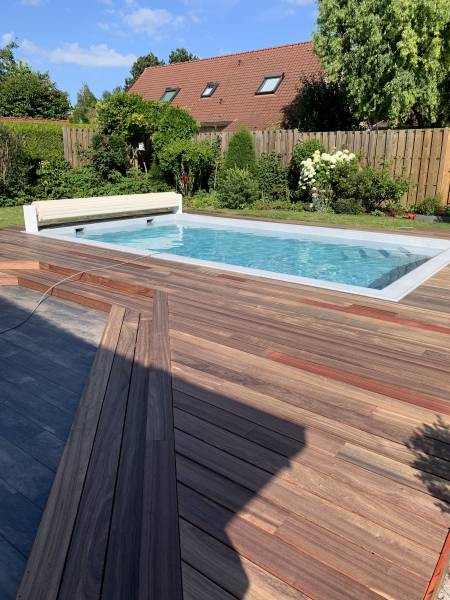 Piscine rectangulaire et terrasse bois Nord