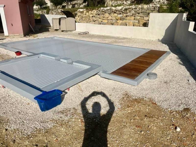 Installation piscine avec volet immergé à coté de Hyères dans le Var
