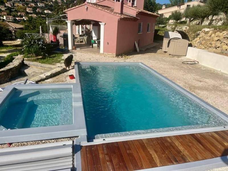 Piscine avec spa immergé à Sollies Toucas dans le Var