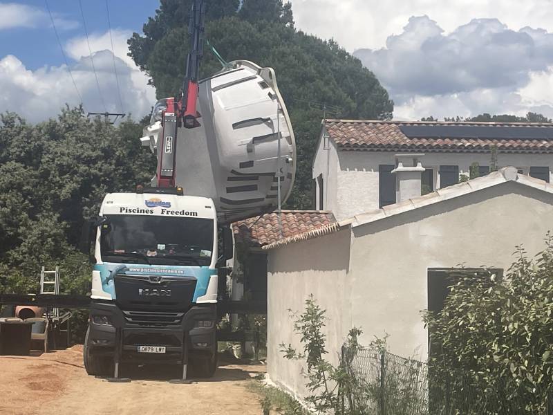 Livraison piscine coque Var
