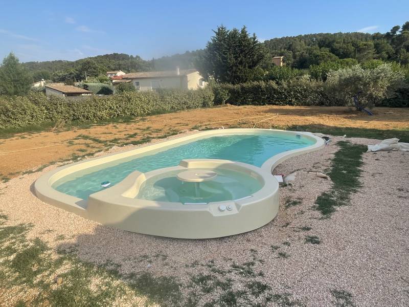 Piscine coque freedom Var