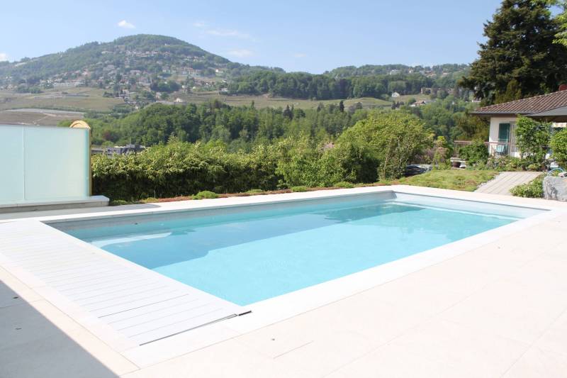 Coque n° 1 sur le marché installée dans le Var