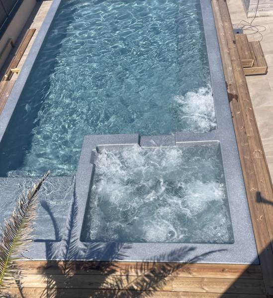 piscine avec spa intégré à Toulon dans le Var
