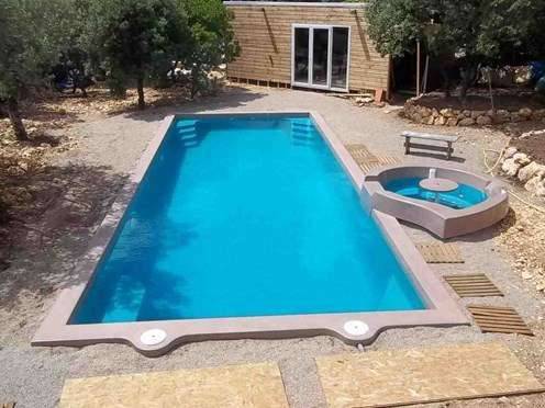 Spa installé sur piscine de 10 m à saint Raphael