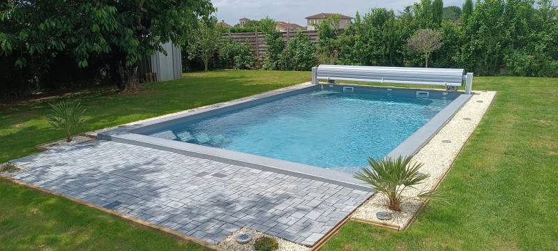 Piscine Gris Ankara installée dans le Var à Ollioules