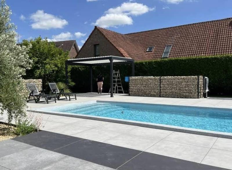 Piscine grise haut de gamme installée à Annoeullin à coté de Lille dans le Nord
