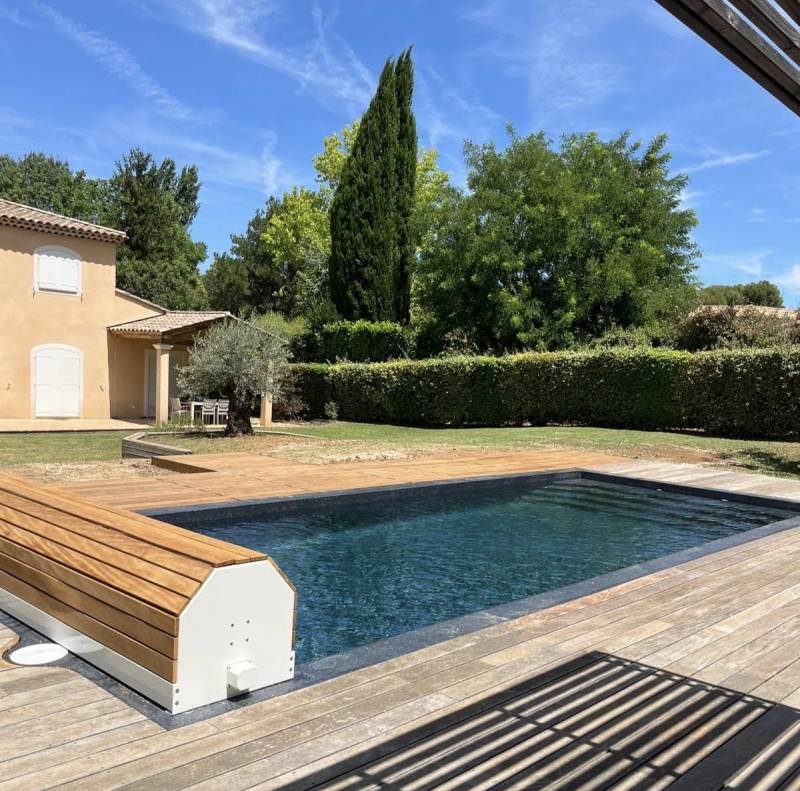 Modèle avec escalier sur la longuer volet hors sol installée dans le Var