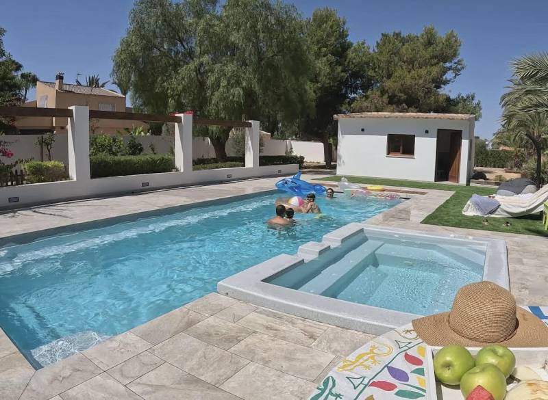 Lab Spa: spa à débordement sur piscine Freedom dans le Var 83