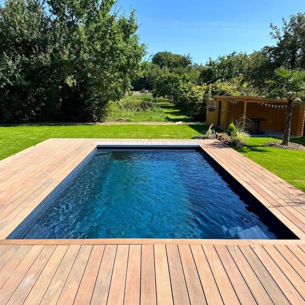 Piscine bleu foncé marbrée Draguignan