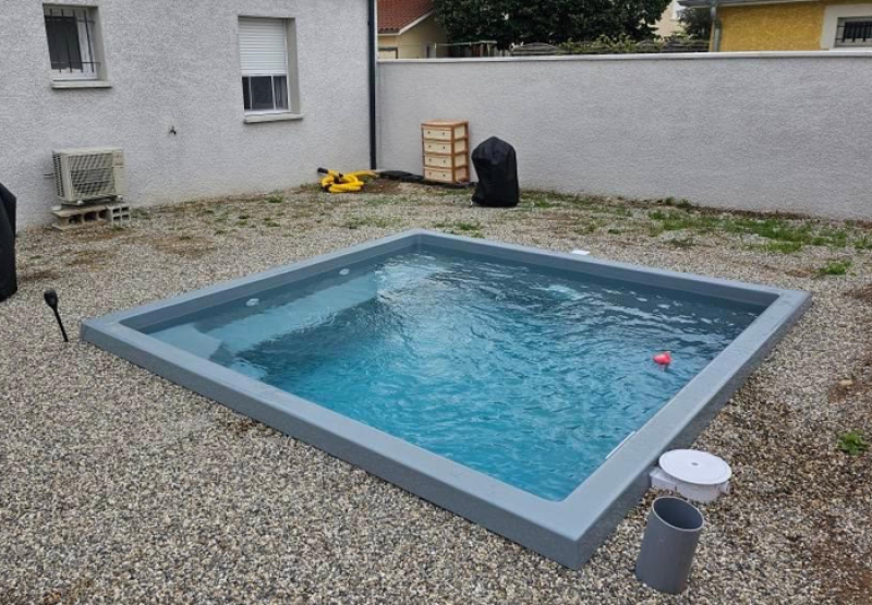 Piscine carrée moins de 10 m² à Toulon 