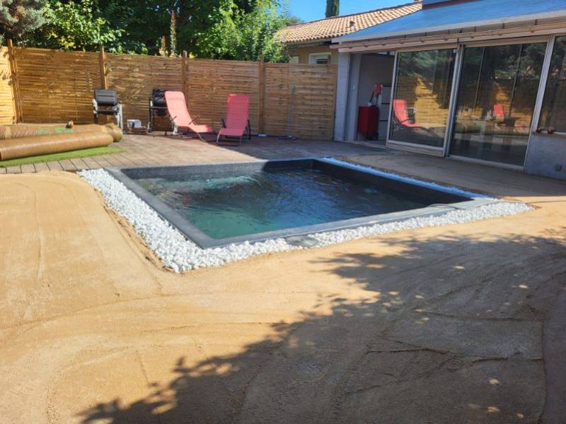 Piscine carrée à coté de Tulon Var