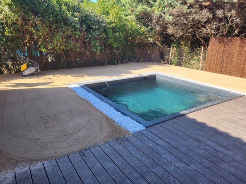 Piscine coque carré couleur bain balinais, Var