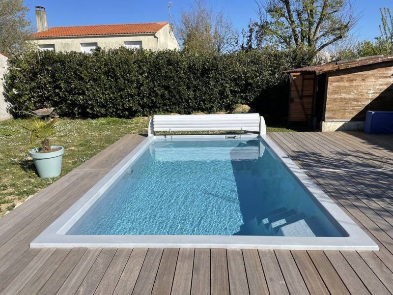 Piscine 10 m avec volet hors sol à Cogonlin dans le Golf de Saint Tropez