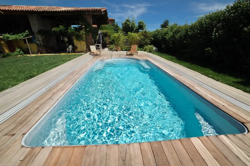 piscine fond incliné dans le Var