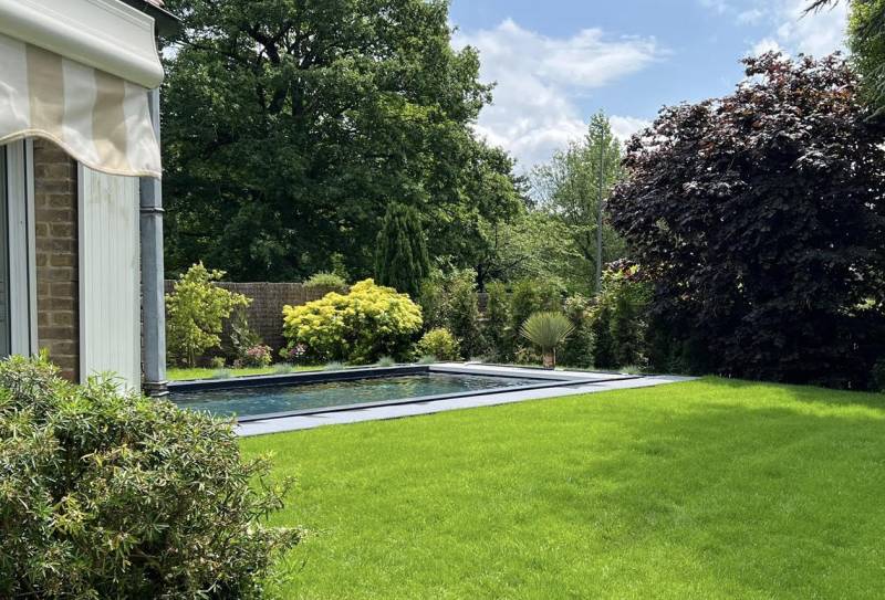Piscine noire à hem à coté de Lille