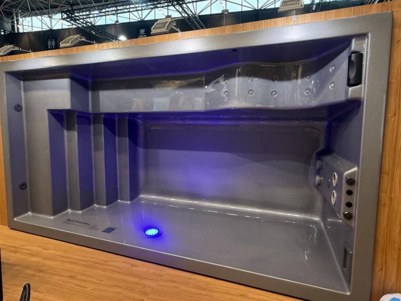 mini piscine équipée de balnéo et nage à contre courant Nord Lille