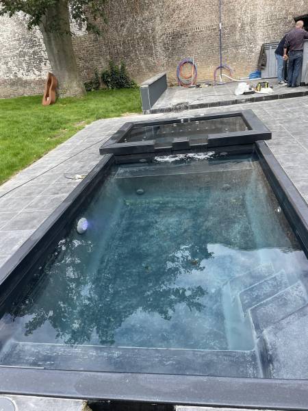 Mini piscine avec spa à débordement à Lille