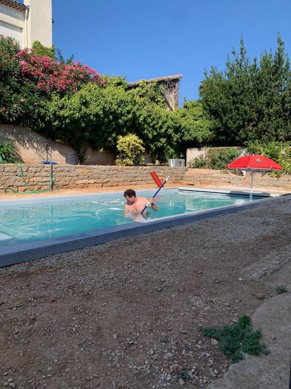 Nettoyage piscine gris marbré à La Garde à coté de Toulon dans le Var