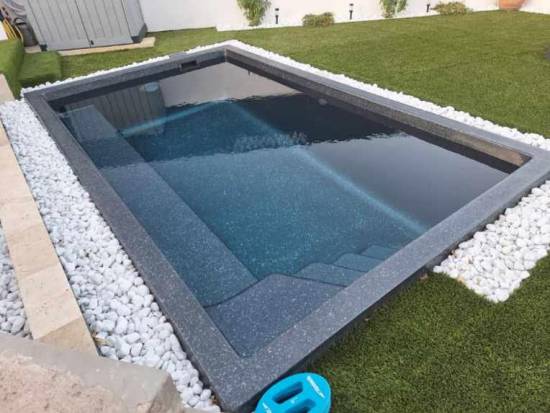 Notre zone d'activité pour ce service Piscine coque avec escalier intégré couleur sable anti-dérapante et plage immergée pour espaces extérieurs à
